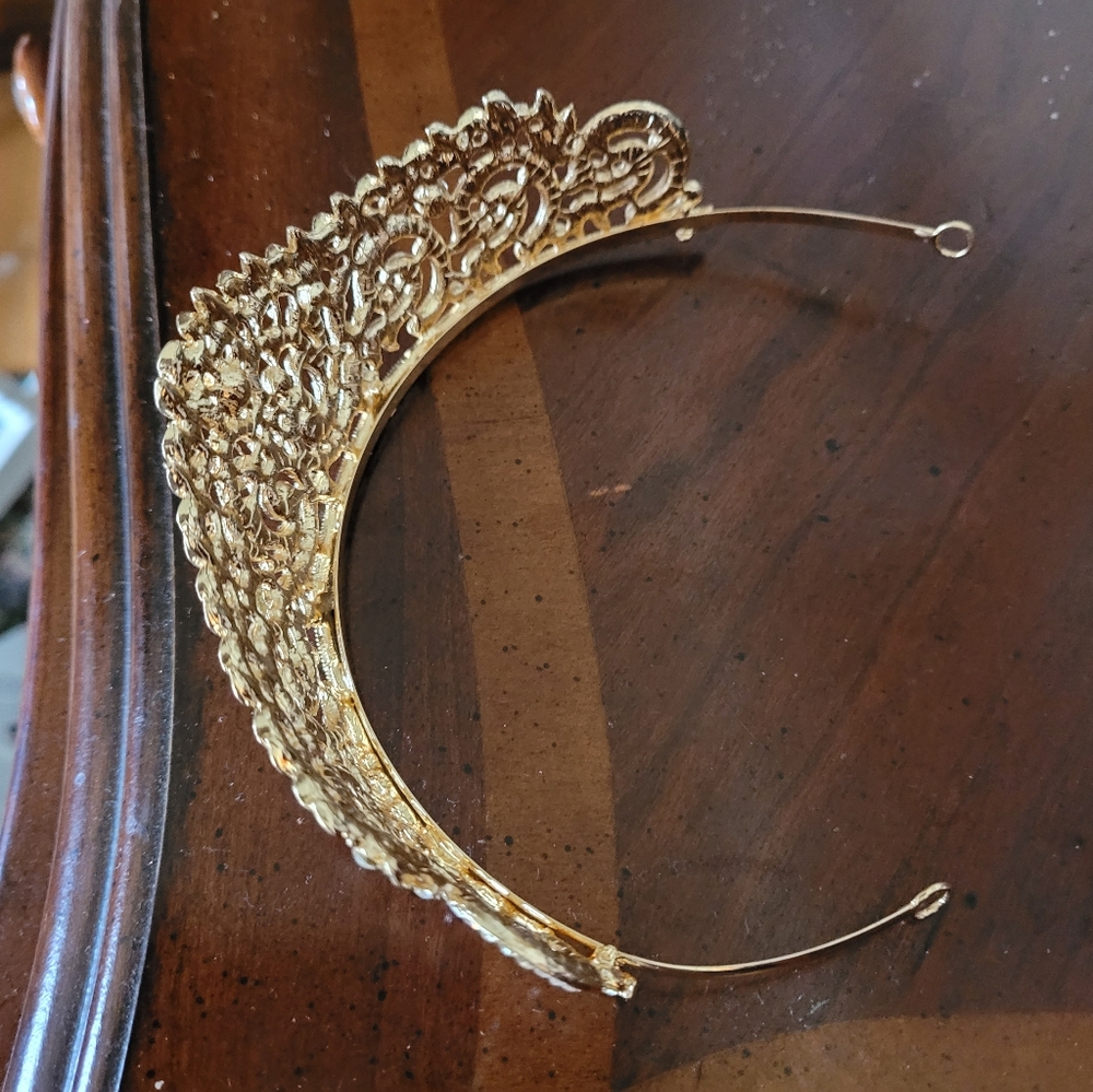 Crown - Picture 4 of 4